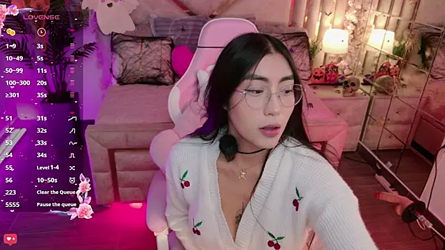 shanon- online show from November 2025 11:21:02 PM