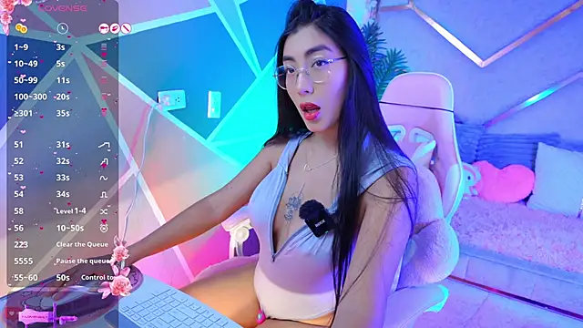 shanon- online show from April 2026 06:54:01 PM