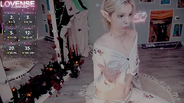 Careful i bite online show from November 2025 05:33:01 AM