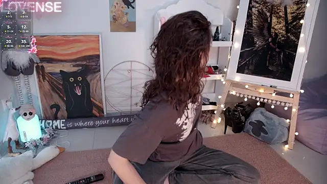 Careful i bite online show from February 2025 07:47:01 AM