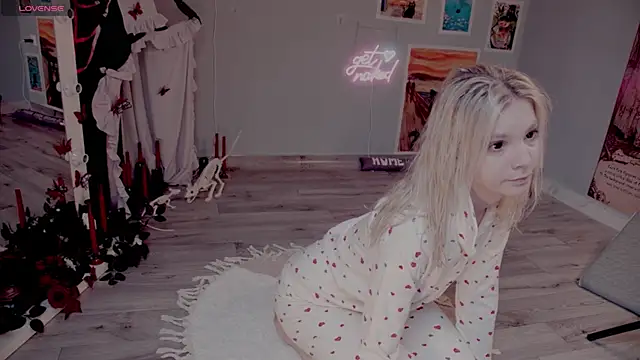 Careful i bite online show from November 2025 05:11:02 AM