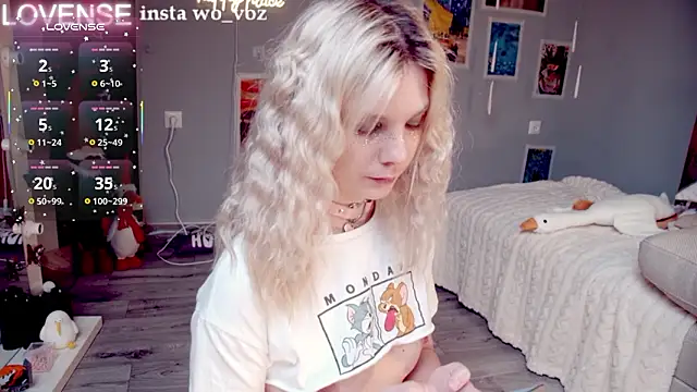 Careful i bite online show from February 2026 04:00:02 AM