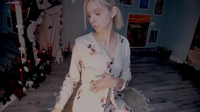 Careful i bite online show from October 2025 06:01:01 AM