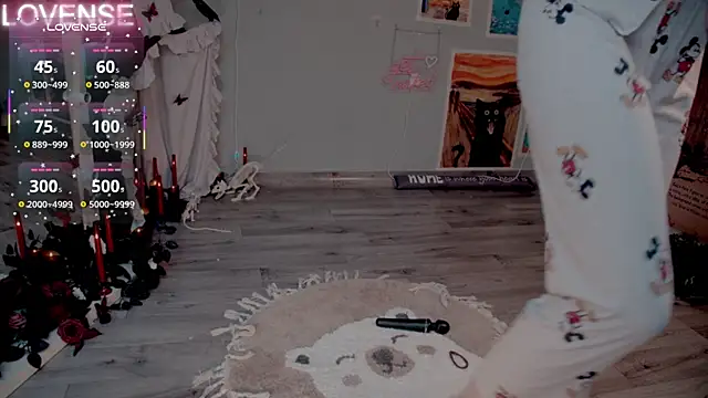 Careful i bite online show from November 2025 06:08:02 AM