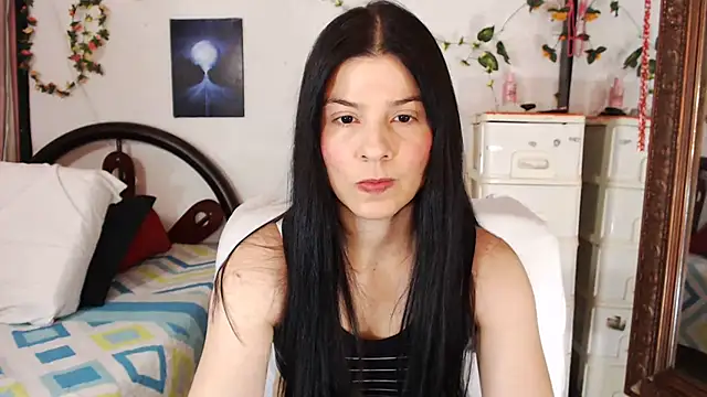 Snapshot of Estefani_32 chatting on September 2025 04:40:02 PM Estefani 32 online show from September 2025 04:40:02 PM