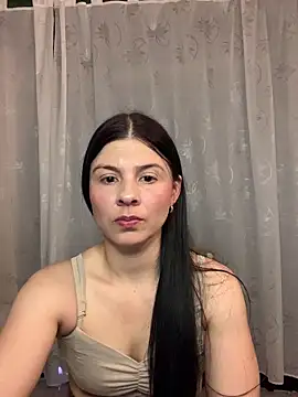 Snapshot of Estefani_32 chatting on May 2026 07:18:01 PM Estefani 32 online show from May 2026 07:18:01 PM