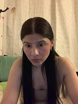 Snapshot of Estefani_32 chatting on April 2026 07:00:02 PM Estefani 32 online show from April 2026 07:00:02 PM