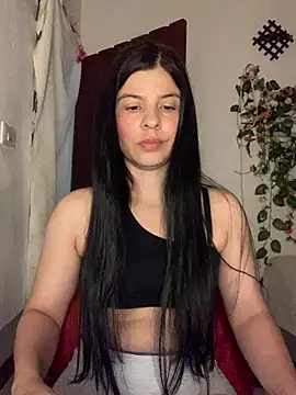 Snapshot of Estefani_32 chatting on July 2026 02:40:02 PM Estefani 32 online show from July 2026 02:40:02 PM