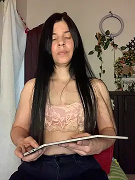 Snapshot of Estefani_32 chatting on June 2026 07:35:02 PM Estefani 32 online show from June 2026 07:35:02 PM