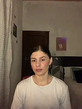 Snapshot of Estefani_32 chatting on July 2026 03:04:01 AM Estefani 32 online show from July 2026 03:04:01 AM