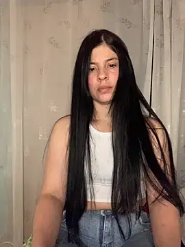 Snapshot of Estefani_32 chatting on June 2026 04:24:02 PM Estefani 32 online show from June 2026 04:24:02 PM