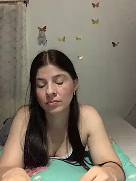 Snapshot of Estefani_32 chatting on June 2026 12:15:01 AM Estefani 32 online show from June 2026 12:15:01 AM