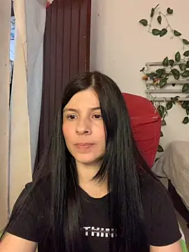 Snapshot of Estefani_32 chatting on June 2026 05:22:01 PM Estefani 32 online show from June 2026 05:22:01 PM