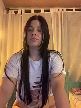 Snapshot of Estefani_32 chatting on June 2026 01:33:01 AM Estefani 32 online show from June 2026 01:33:01 AM
