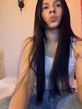 Estefani 32 online show from March 2026 06:31:01 PM