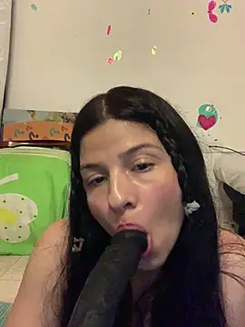 Snapshot of Estefani_32 chatting on April 2026 05:30:01 PM Estefani 32 online show from April 2026 05:30:01 PM