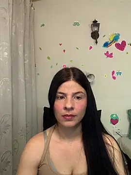 Snapshot of Estefani_32 chatting on May 2026 08:11:02 PM Estefani 32 online show from May 2026 08:11:02 PM