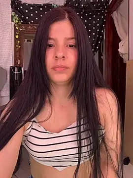 Snapshot of Estefani_32 chatting on June 2026 05:29:01 PM Estefani 32 online show from June 2026 05:29:01 PM