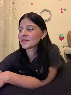 Estefani 32 online show from April 2026 11:31:01 PM