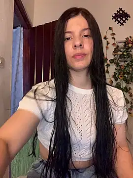 Snapshot of Estefani_32 chatting on July 2026 05:35:02 PM Estefani 32 online show from July 2026 05:35:02 PM