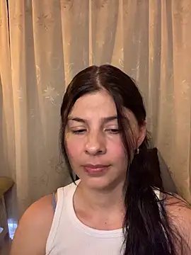 Snapshot of Estefani_32 chatting on May 2026 08:50:01 PM Estefani 32 online show from May 2026 08:50:01 PM