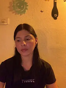 Snapshot of Estefani_32 chatting on June 2026 05:17:02 PM Estefani 32 online show from June 2026 05:17:02 PM