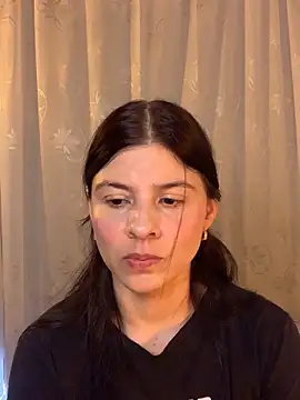 Snapshot of Estefani_32 chatting on May 2026 02:46:02 PM Estefani 32 online show from May 2026 02:46:02 PM