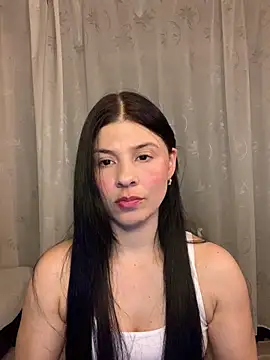 Snapshot of Estefani_32 chatting on May 2026 05:49:01 PM Estefani 32 online show from May 2026 05:49:01 PM