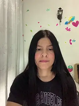 Snapshot of Estefani_32 chatting on May 2026 03:15:01 PM Estefani 32 online show from May 2026 03:15:01 PM