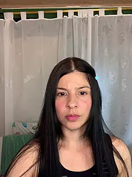 Snapshot of Estefani_32 chatting on May 2026 04:11:01 PM Estefani 32 online show from May 2026 04:11:01 PM