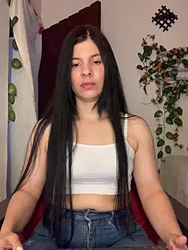 Snapshot of Estefani_32 chatting on July 2026 02:39:02 PM Estefani 32 online show from July 2026 02:39:02 PM