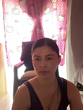 Snapshot of Estefani_32 chatting on June 2026 04:38:01 PM Estefani 32 online show from June 2026 04:38:01 PM