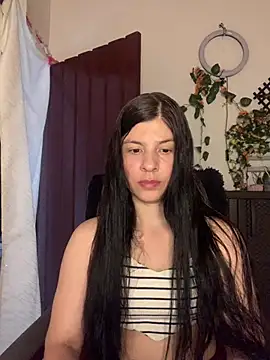 Snapshot of Estefani_32 chatting on July 2026 04:35:02 PM Estefani 32 online show from July 2026 04:35:02 PM