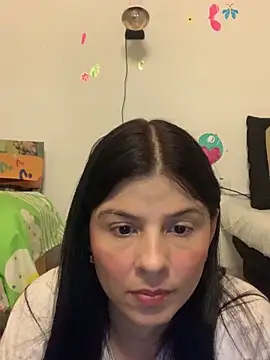 Snapshot of Estefani_32 chatting on May 2026 12:37:01 AM Estefani 32 online show from May 2026 12:37:01 AM