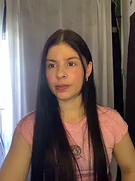 Snapshot of Estefani_32 chatting on May 2026 05:44:02 PM Estefani 32 online show from May 2026 05:44:02 PM