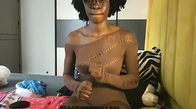 Snapshot of choco_petite chatting on March 2025 07:15:01 AM choco petite online show from March 2025 07:15:01 AM