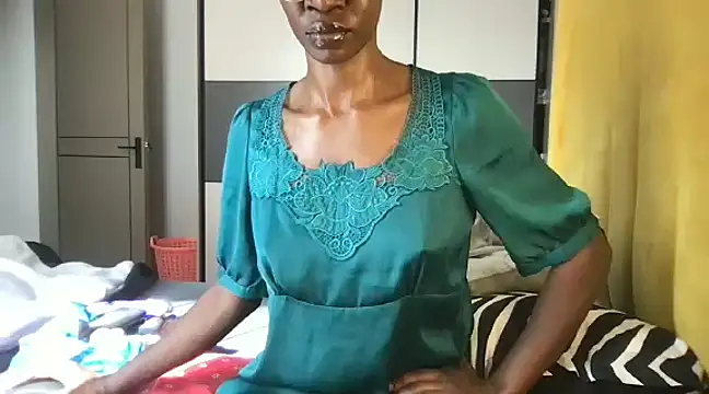 Snapshot of choco_petite chatting on March 2025 06:20:02 AM choco petite online show from March 2025 06:20:02 AM