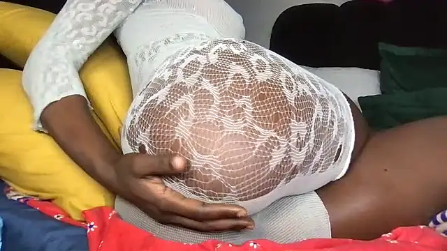 Snapshot of choco_petite chatting on June 2026 03:49:01 AM choco petite online show from June 2026 03:49:01 AM