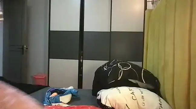 Snapshot of choco_petite chatting on March 2025 01:17:01 PM choco petite online show from March 2025 01:17:01 PM