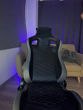 Liam V online show from April 2026 04:07:02 AM