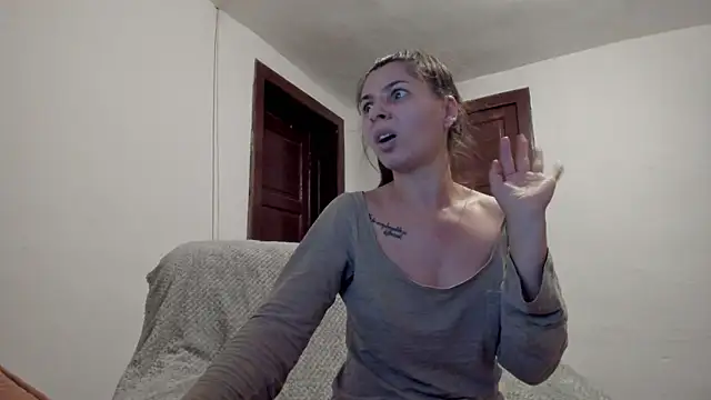 Snapshot of EasyAcee chatting on October 2025 04:35:02 AM EasyAcee online show from October 2025 04:35:02 AM