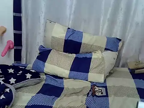 Snapshot of purplescarlet chatting on April 2026 01:11:02 AM purplescarlet online show from April 2026 01:11:02 AM