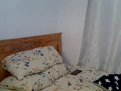 Snapshot of purplescarlet chatting on January 2026 01:31:02 AM purplescarlet online show from January 2026 01:31:02 AM