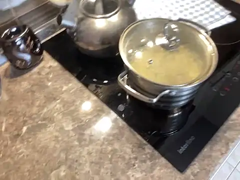 Flossy Vettie online show from November 2025 11:24:02 AM