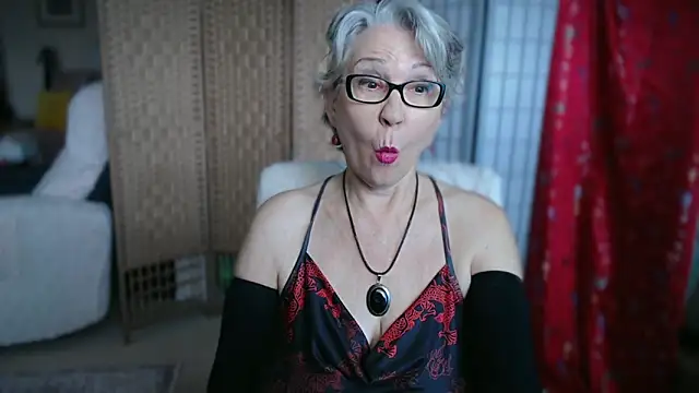 petradaniels online show from April 2026 08:00:01 PM