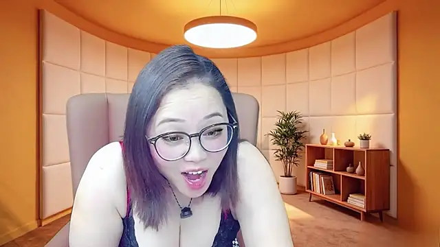 Giuliam online show from July 2026 06:37:01 PM