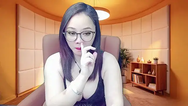 Giuliam online show from April 2026 01:18:02 AM