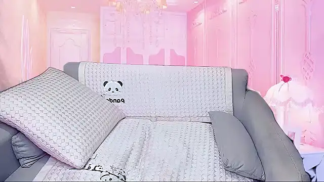 Giuliam online show from November 2025 12:42:02 PM