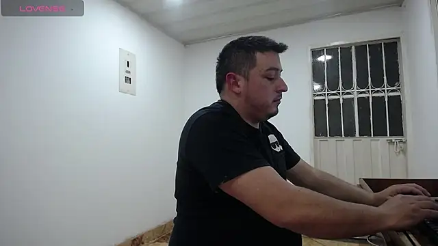 Snapshot of antonycruz chatting on May 2026 12:14:02 AM antonycruz online show from May 2026 12:14:02 AM