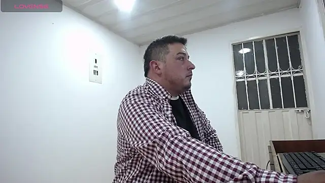 Snapshot of antonycruz chatting on April 2026 01:08:01 AM antonycruz online show from April 2026 01:08:01 AM
